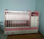 Batajnica - Prodajem krevetac za bebe (devojčice)